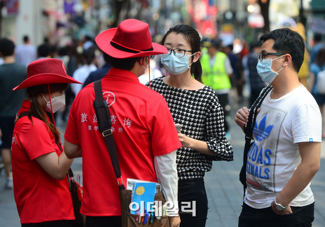  '손세정제 배포' 외국인관광객 위한 종합대책마련