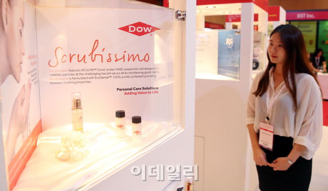 [포토]화장품 원료 관련 산업 전시 인코스메틱스 코리아