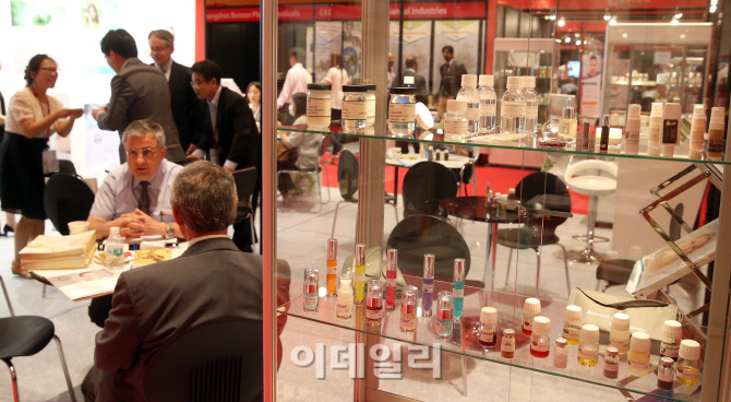 [포토]화장품 제조·유통업체 한 자리에 '인코스메틱스 코리아(in cosmetics KOREA)'