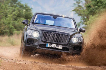 벤틀리 최초의 SUV '벤테이가', 위장막 벗은 모습 최초 포착!