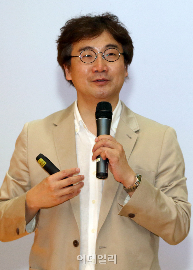 [포토]'KG 지식콘서트'에서 강연하는 윤대현 정신건강의학과 교수