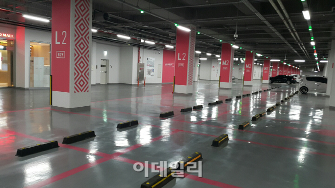 제2롯데 주차 쉬워진다…고객 유인 효과는 '반쪽'