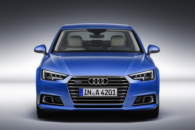 아우디 '신형 A4', 카리스마 뿜어내는 눈빛                                                                                                                                                