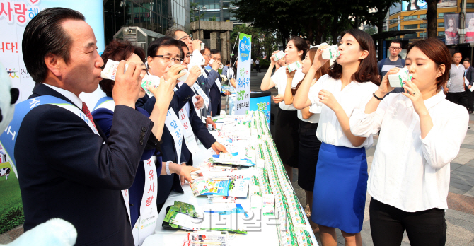 [포토]'우리 우유 건강하게 함께 마셔요'