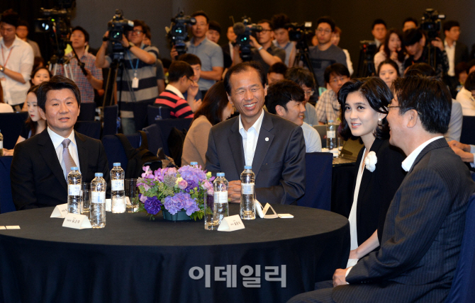 [포토]관광산업 발전 대화 나누는 정몽규-최문순-이부진