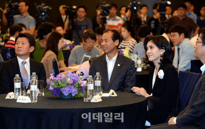 [포토]이부진ㆍ정몽규 “한국 관광객 2000만명 시대 앞장 설 것”