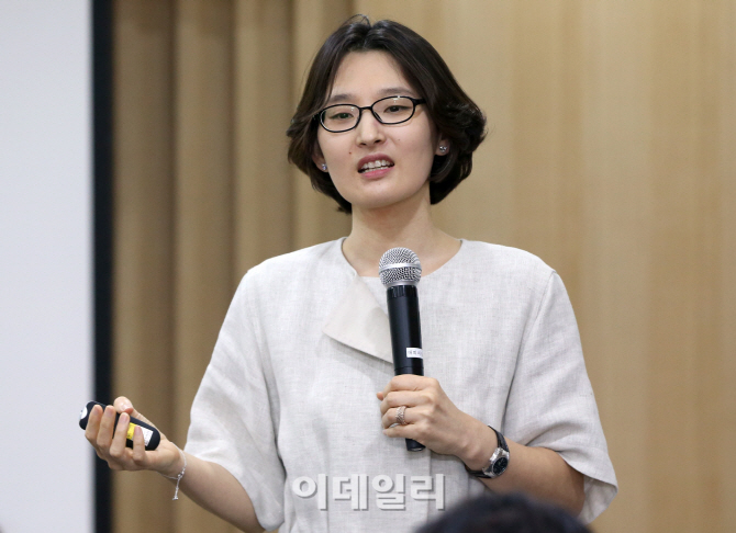 [포토]'행동재무학과 자산관리'란 주제로 강연하는 주소현 교수