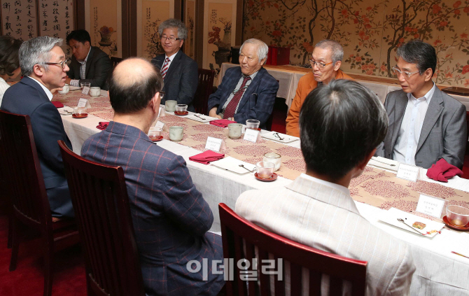 [포토] 김종덕 장관 원로 연극인 간담회 참석