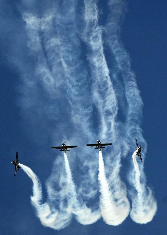  `떨어지는 줄 알았지?` 다시 하늘로 치솟늘 비행기                                                                                                                                                  