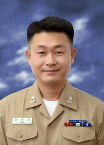 현역 해군소령, 세계인명사전에 이름 올린다