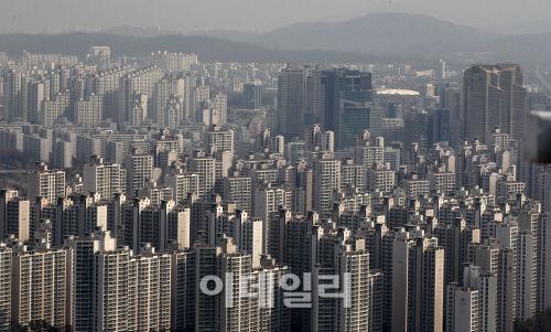 매수 미루고 문의 줄고…움츠러든 주택시장