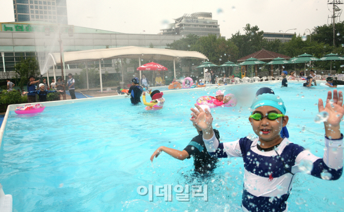[포토]㈜농협유통, 양재하나로클럽 ‘하나로 어린이 수영장’ 무료 개장-10