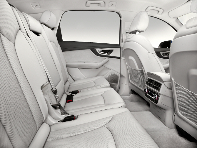 아우디 'Q7 울트라 3.0 TDI', 깔끔한 인테리어                                                                                                                                             