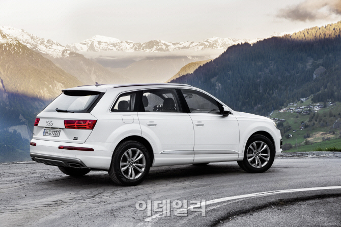 아우디, 'Q7 울트라 3.0 TDI' 공개…성능·연비로 승부수                                                                                                                                         