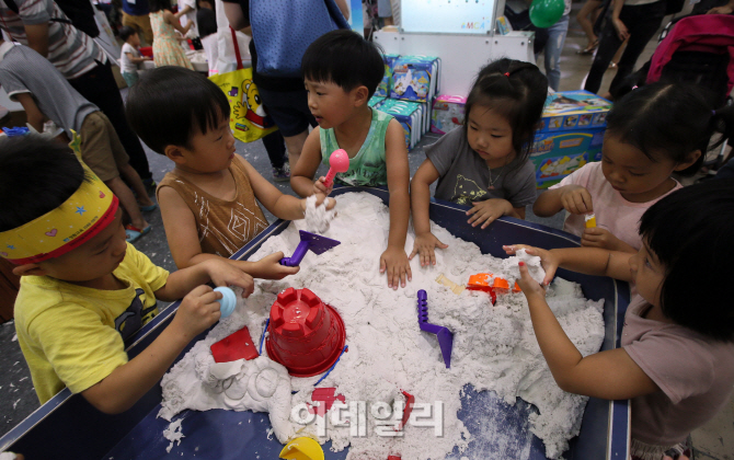 [포토]'신나는 모래놀이'