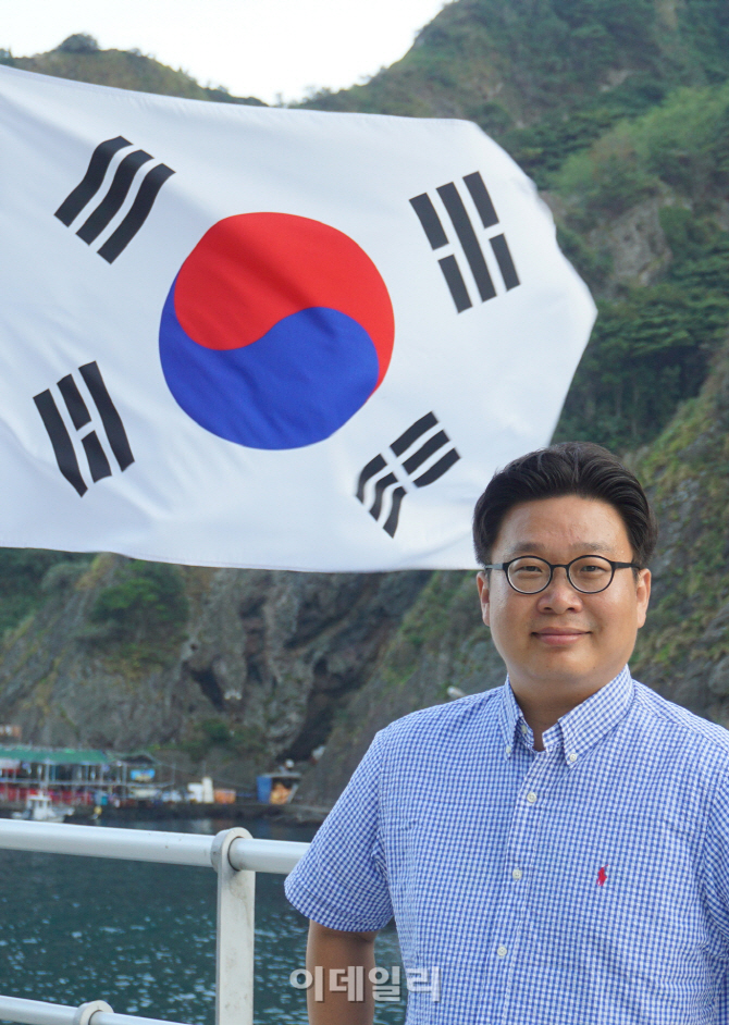 [포토]서경덕 교수, 전 세계 태극기 오류수정 캠페인-3