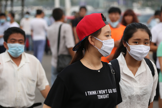  `마스크라도`…불안한 中 톈진 시민들