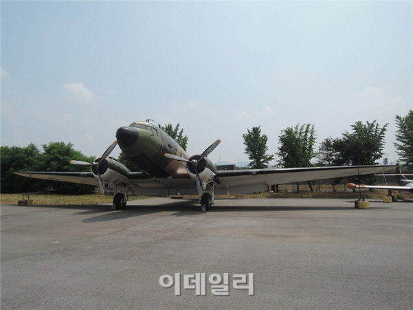 70년전 김구·장준하 등 독립투사 귀국 비행기 C-47기 공개