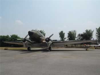 70년전 김구·장준하 등 독립투사 귀국 비행기 C-47기 공개