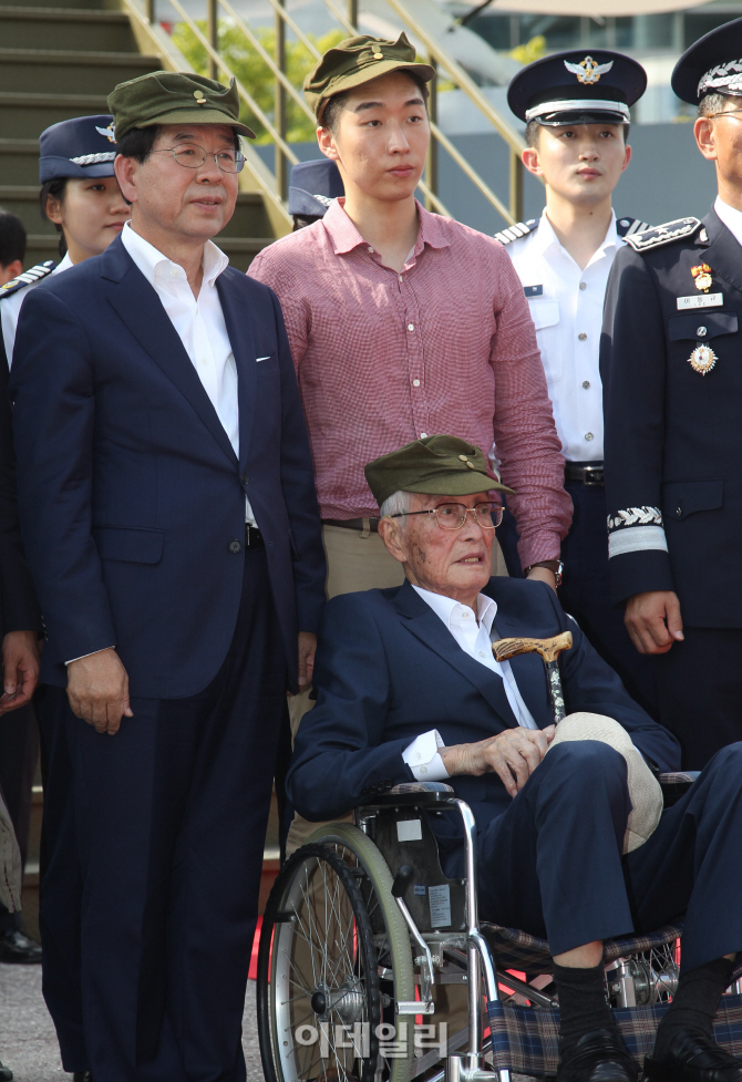 [포토]기념촬영하는 박원순 시장