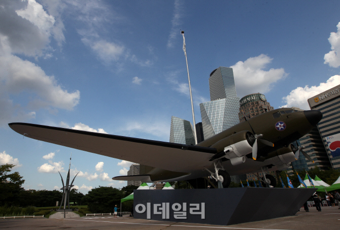 [포토]C-47 수송기 전시회 개막식