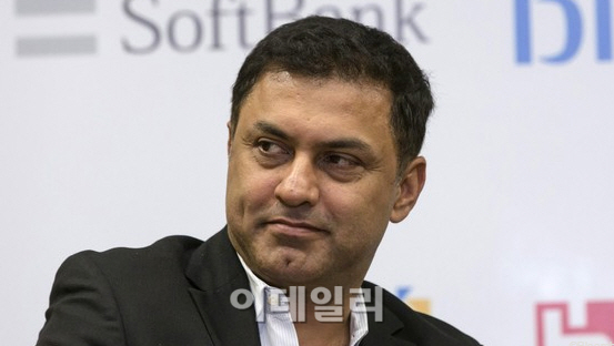 손정의 후계자 아로라 CEO, 소프트뱅크 주식에 '올인'