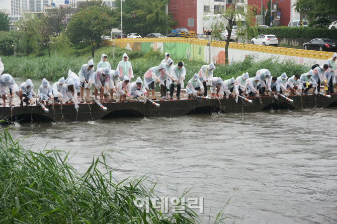 주금공, 부산 온천천 환경개선 봉사활동 펼쳐