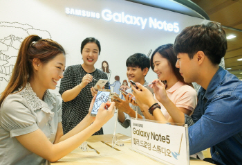 "갤노트5 S펜으로 컬러링북을 그려보세요"