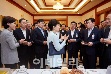 "홈쇼핑 호스트 됐어요"..朴, '쌀빵 전도사' 자처(종합)