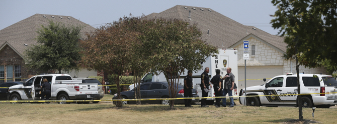 美 텍사스서 경찰이 손든 용의자 총격 사살해 논란