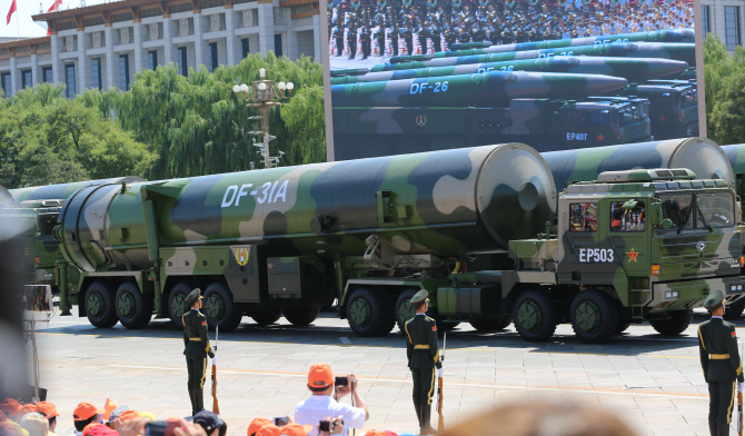  중국이 열병식서 공개한 가공할 무기들                                                                                                                                                             