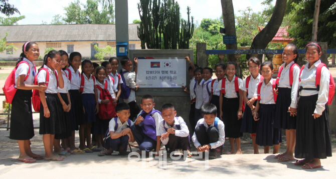 아시아나, 캄보디아 어린이에게 '행복학교' 선사