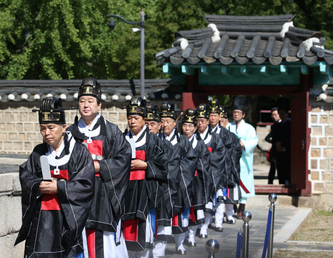 [포토] 김무성, 성균관 추기 석전대제 초헌관