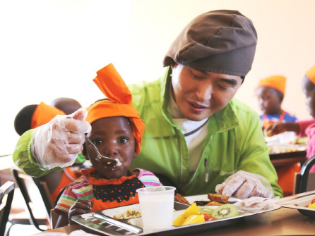 현대그린푸드, 아프리카 어린이위한 급식소 열어