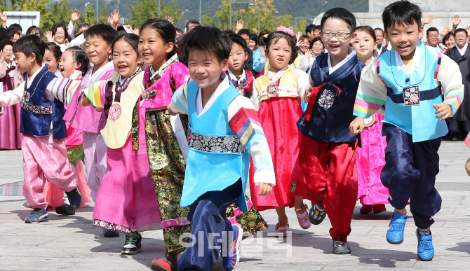 [포토]한복입고 고향으로!