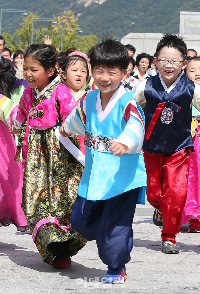 [포토]한복입고 고향으로!