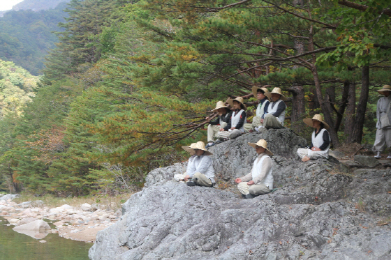 1만원이면 가을밤 산사에서 하룻밤 묵는다