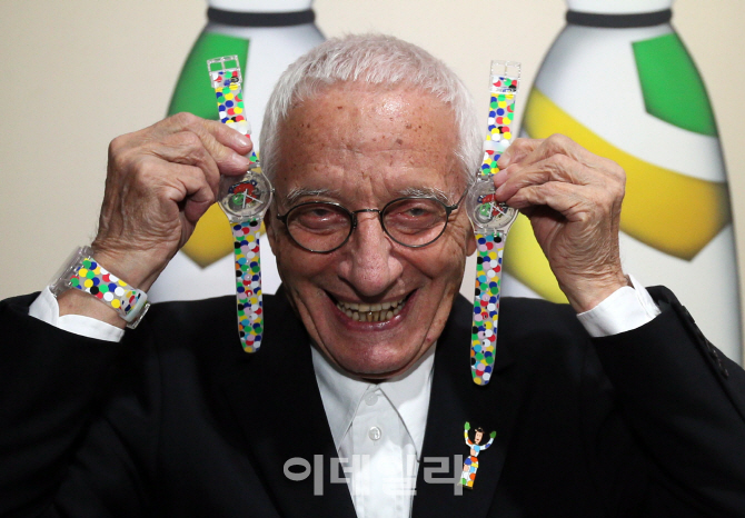 [포토]장난끼 넘치는 알렉산드로 멘디니