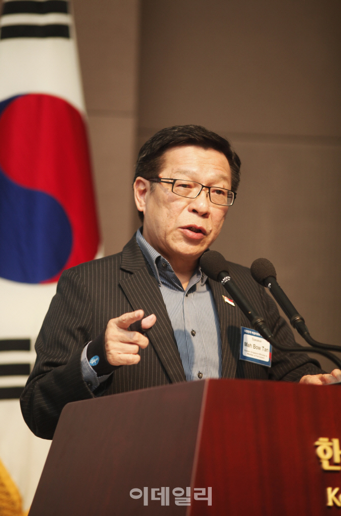 [포토]싱가포르 복합리조트 성공비결 강연하는 마보탄 전 싱가포르 장관