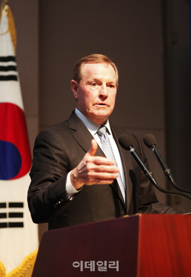 [포토]라스베가스 사례통한 복합리조트 성공비결 강연하는 윌리엄 와이드너 회장