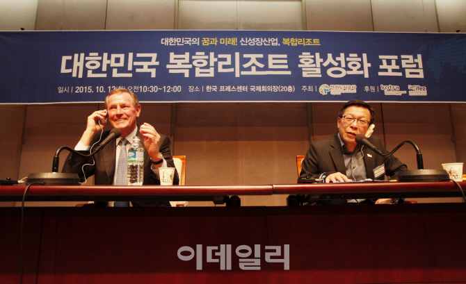 [포토]복합리조트 활성화 방안에 대해 토론하는 마보탄-윌리엄와이드너