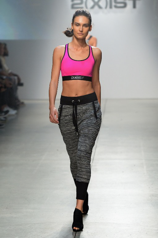 `스포츠웨어도 이렇게 패셔너블하게 입어보세요`                                                                                                                                                     