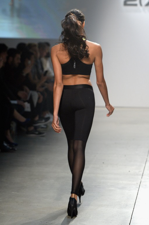  스포티하면서도 섹시한 레깅스.. `구두랑 어울리죠`                                                                                                                                                 