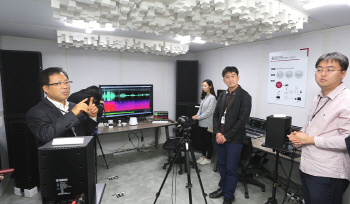 “LG유플 IoT, 음성인식으로 간다"..내년 하반기까지 출시(일문일답)