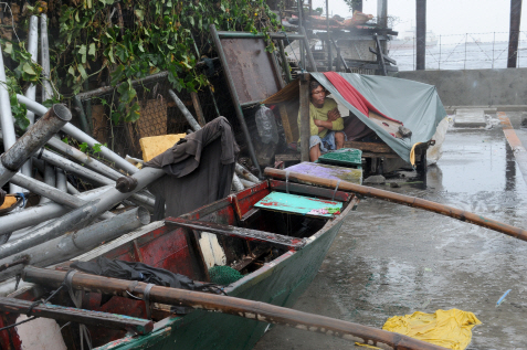 태풍 '곳푸' 필리핀 북동부 강타… 4명 사망, 2만3천여명 대피
