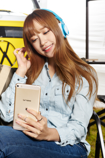 레노버 30만원대 대화면폰 '팹플러스' 써보니..한손모드 괜찮네