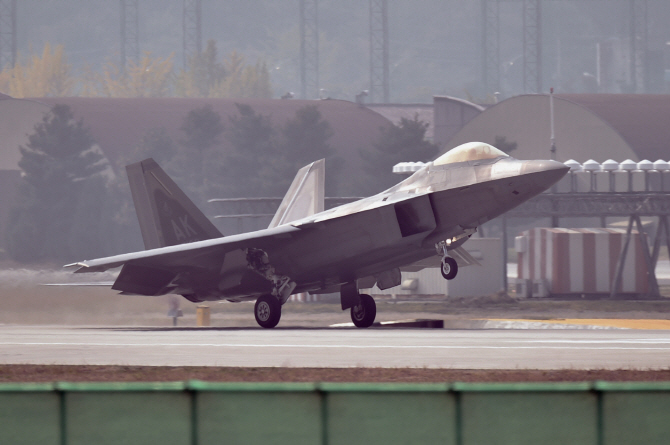 세계 제공권 장악하고 있는 현존 최강 F-22 랩터                                                                                                                                                     