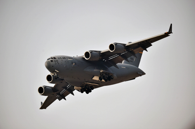 비행중인 C-17                                                                                                                                                                                     