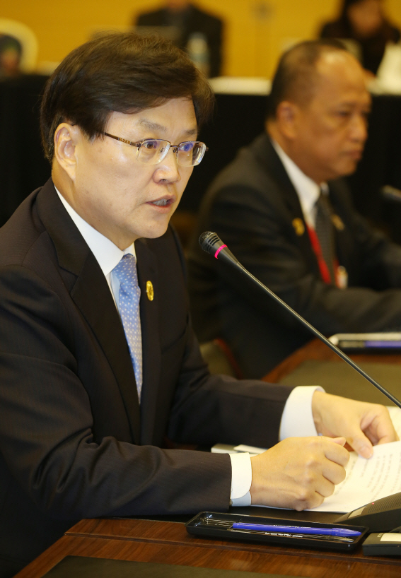 최양희 장관 "한·중·일 과학기술 협력 강화할 것"