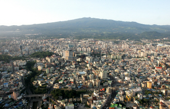 한채에 12억…강남 뺨치는 제주 아파트값